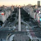 Fotografía que muestra la avenida 9 de julio y el obelisco este jueves en Buenos Aires (Argentina).