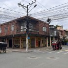 1. Cables. Yúnez dice que, de acuerdo con ordenanzas, las empresas telefónicas ya no pueden colocar más cables aéreos sobre los postes de alumbrado público.