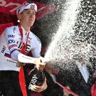 El ciclista esloveno celebra por segunda vez un primer lugar ayer, tras la séptima etapa.