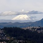 El clima despejado permite ver al volcán Cotopaxi nítido.