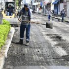 Personal Municipal realiza las adecuaciones en la via