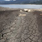 ACOMPAÑA CRRÓNICA DE SEQUÍA CAL400. LA CALERA(COLOMBIA), 11/04/2024.- Fotografía de las extensas playas formadas por la falta de agua en el embalse San Rafael el 9 de marzo del 2024, ubicado en el municipio de La Calera (Colombia). Bogotá volvió a ser la de siempre con su característica lluvia que no se había dejado ver en los últimos meses por el fenómeno de El Niño, causante de la disminución de las fuentes de agua que surten a la capital colombiana que hace un mes obligó a la Alcaldía a imponer racionamiento que, por el momento, no tiene perspectivas de acabar. EFE/ Carlos Ortega