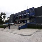 El nuevo estadio está equipado con cuatro camerinos, dos para equipos locales y dos para visitantes, así como un espacio para árbitros. Su aforo es para 1.000 personas y se construyó en aproximadamente seis meses.