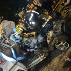 Producto del impacto la furgoneta quedó totalmente destruida, sus ocupantes fallecieron.