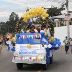 Con un desfile los moradores de la Merced celebraron el sexagésimo aniversario de parroquialización.