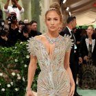 Jennifer Lopez en la pasada alfombra roja de la gala del MET.