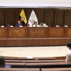 Los asambleístas de la Revolución Ciudadana se quedaron solos, luego de que el resto de legisladores de otras bancadas abandonaran la sesión del 13 de mayo de 2024.