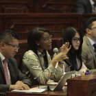 La correísta Pamela Aguirre pretendía que Ronny Aleaga hable en pesencia de la fiscal Diana Salazar.