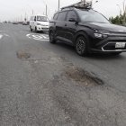 Panorama. Poco más de 90 baches se pueden observar del lado del tramo que va desde La Puntilla a Durán. Los ciudadanos denuncian que las reparaciones a este tramo del puente han sido deficientes.