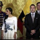 Fotografía de archivo del 23 de noviembre de 2023 del presidente de Ecuador, Daniel Noboa (d), junto a la vicepresidenta, Verónica Abad (i), durante un acto protocolario en el Palacio de Carondeletale