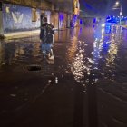 E desbordamiento de agua por la quebrada de la Lucha de los Pobres causó que el sector se inundara.