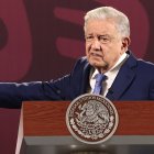 El presidente de México Andrés Manuel López Obrador, participa este martes durante su conferencia de prensa matutina en Palacio Nacional de la Ciudad de México (México).