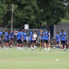 En el calentamiento, los jugadores azules no pararon de reír.