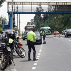 Operativos. Agentes de la AMT notifican las infracciones.