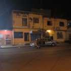 Lugar. Víctimas se movilizaban en este auto. Policía recogió evidencias.