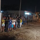 Moradores salieron de sus casas para ver qué había ocurrido.