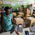 Personas participan de la jornada electoral, donde los dominicanos elegirán al presidente de la República.