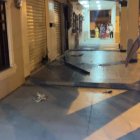 Sujetos a bordo de una motocicleta detonaron un artefacto en los exteriores de una cevichería.