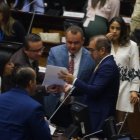 La moción del Asambleísta Socialcristiano, Vicente Tayano para conformar la Comisión Especializada Ocacional para dar trámite a los proyectos de ley remitidos por el ejecutivo fue aprobada por el pleno de la, Asamblea Legislativa