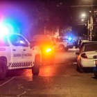 Miembros de la Guardia Nacional resguardan zona donde fueron hallados cuerpos sin vida la madrugada del martes, en calles, en el balneario de Acapulco.