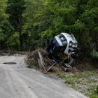 Un vehículo involucrado en inundaciones y deslizamientos de tierra tras las fuertes lluvias en Valsamoggia, cerca de Bolonia, Italia, el 21 de mayo de 2024.