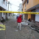 Se evidencian parte de los daños causados por una explosión ocurrida en una estación de servicio de combustible en Lima (Perú).
