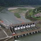 Ecuador acude a Colombia por ayuda, luego de que las compuertas de Coca Codo Sinclair cierren de manera repentina.