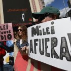 Concentración de protesta contra la visita del presidente argentino, Javier Milei, a Madrid, el 18 de mayo de 2024.