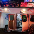 Equipos de emergencia laboran por la zona del desplome del templete.