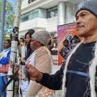 Lucha. Los abacaleros en las afueras de la Corte exigiendo justicia.