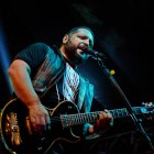 Lucho Rueda celebra sus cien canciones editadas con un concierto junto a sus exagrupaciones y su banda actual.