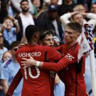 Los jugadores de Manchester Unites celebraron uno de los goles que les otorgó el título