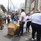 Se entregaron sánduches a ciudadanos que respaldaron a Noboa durante su informe a la Nación.