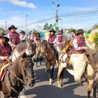 Los jinetes se congregaron en el parque Edison Valencia para dar inicio a la cabalgata.