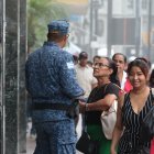 En los módulos comerciales, sitios turísticos, entre otros, están los uniformados.