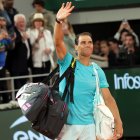Paris (France), 27/05/2024.- Rafael Nadal of Spain leaves the court after losing his Men"s Singles 1st round match against Alexander Zverev of Germany during the French Open Grand Slam tennis tournament at Roland Garros in Paris, France, 27 May 2024. (Tenis, Abierto, Francia, Alemania, España) EFE/EPA/TERESA SUAREZ
