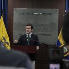 El viceministro de Gobierno, Esteban Torres, mencionó que se analizan las vías legales para evitar que Abad ocupe la Presidencia.