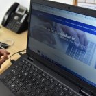 Los trámites para el certificado de gravamen se lo realiza desde la página web