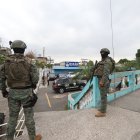 Personal de la Policía llegó hasta el Municipio de Durán para recabar evidencias tras los ataques registrados. Los militares permanecen en el sitio desde el pasado 27 de mayo.