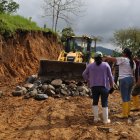La prefecta Lourdes Tibán realiza una supervisión en el territorio del trabajo que se desarrolla.