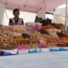 Daniela Guanga es la tercera generación de su familia que es parte de la elaboración de los dulces de Corpus