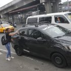Razón. La inseguridad de los buses urbanos y las demoras de los alimentadores de Metrovía obligan al ciudadano a buscar otros medios de transporte.