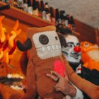 Las artistas confeccionan arte palpable a través de la creación de seres imaginarios y con olores.