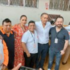 Jorge Sánchez (de camisa blanca) es el nuevo presidente del partido Izquierda Democrática.