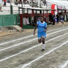Melany Arroyo demostró su velocidad en las competencias de 100 y 200 metros planos desarrolladas en la pista atlética del estadio de la Universidad Laica Eloy Alfaro.