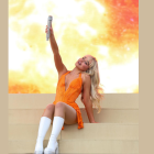 En su gira The eros tour, Taylor Swift la la presentó como “la brillante Sabrina Carpenter”.