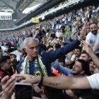 Istanbul (Turkey), 02/06/2024.- Jose Mourinho (C) poses for selfies with fans as he is presented as Fenerbahce"s new head coach during a ceremony at the Ulker Stadium in Istanbul, Turkey, 02 June 2024. Jose Mourinho signs a two-year contract with Fenerbahce. (Turquía, Estanbul) EFE/EPA/ERDEM SAHIN