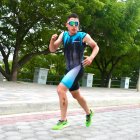 Richard Cueva Íñiguez durante la competencia de triatlón en Manta.