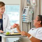 Institución. Solca brinda atención médica y una guía para mejorar la alimentación