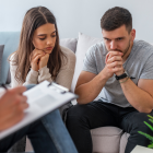 La agamia puede estar motivada por razones personales, filosóficas, sociales o políticas.